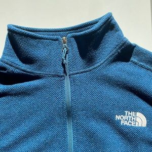 The North Face Mens Quarter Zip Lightweight Pullover Fleece Size Small, Blue.